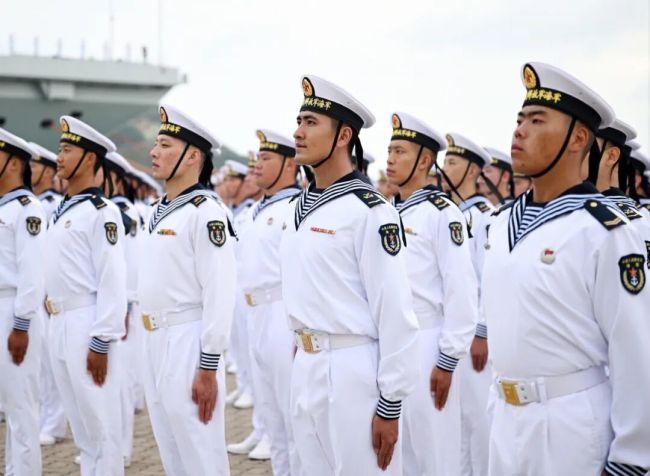 福建舰入列，人民海军迈入“三航母时代”