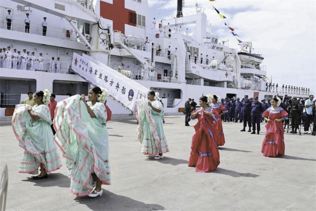跨越重洋送健康,不断扩大朋友圈,中国海军医院船首次停靠尼加拉瓜