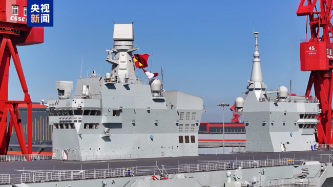 海军四川舰开展首次航行试验