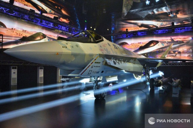 俄罗斯著名试飞员博格丹爆料：SU-75将于明年首飞