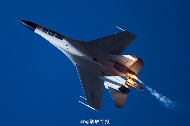 “战鹰”翱翔！直击海军航空大学某团飞行训练