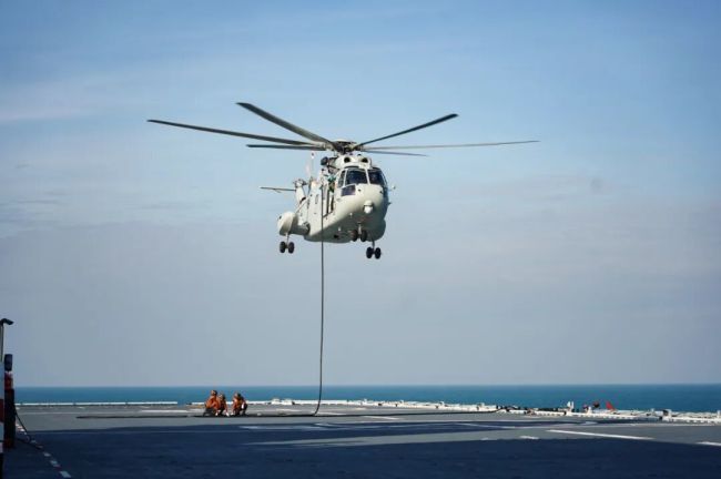 编队出击丨海军湖北舰开展实战化训练！