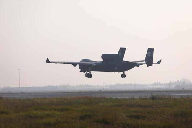 中国“空中航母”首飞成功！