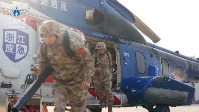 铁翼飞旋,赴汤蹈火!军地联动共守绿水青山