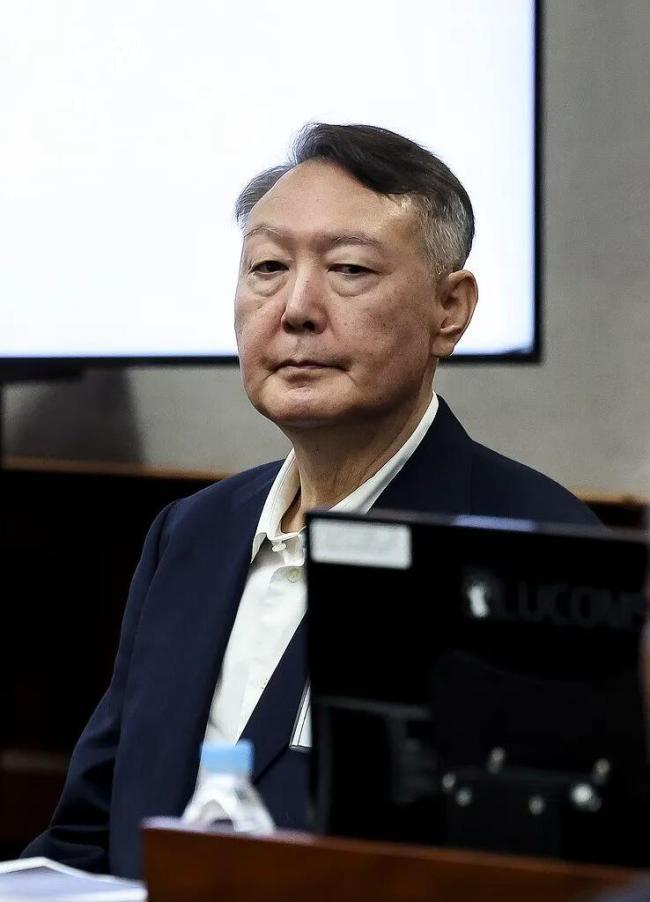 学者:尹锡悦遭到抛弃或彻底垮掉!