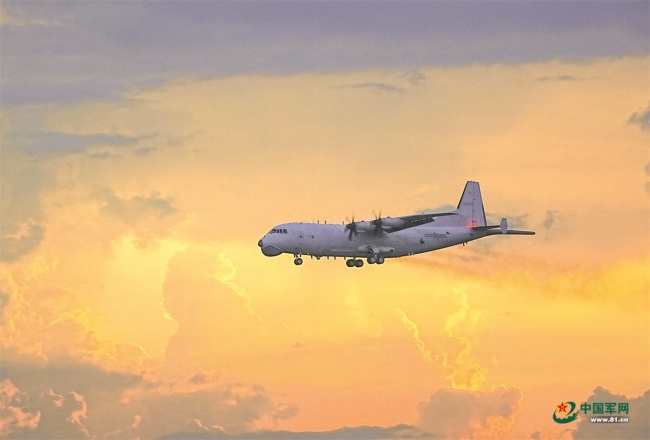 布阵海天猎“黑鲨”—海军某部搜攻潜训练影像