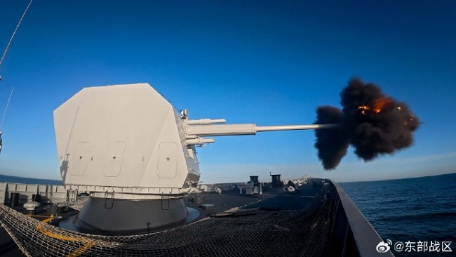 直击东部战区舰艇编队进行昼夜实战训练