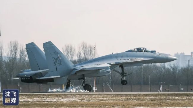 新年第一飞！多架歼-35同时出厂试飞
