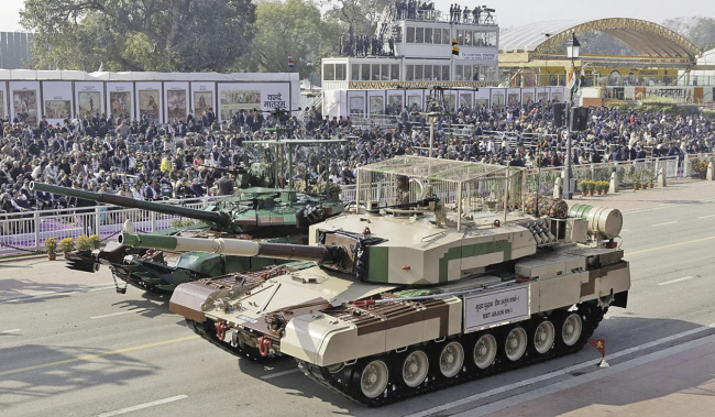 印度阅兵式多款国产武器首次亮相,美媒:印度希望展示已进入“高超音速精英俱乐部”