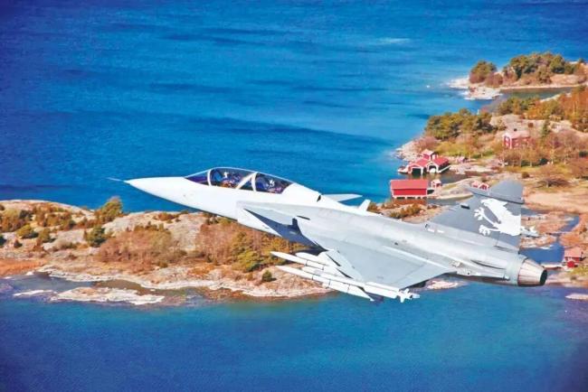 加拿大选F-35还是“鹰狮”？