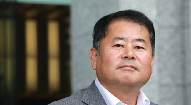 高市背后的女人