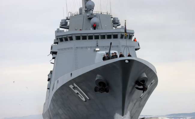 金正恩登“崔贤”号驱逐舰观摩导弹试射！要求每年建造2艘类似舰艇