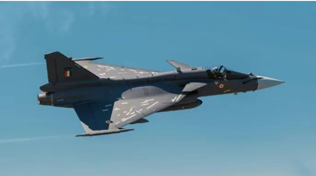 印度最强“光辉”战机计划今年首飞，欲与歼-10C试比高？