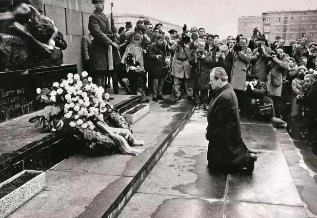 高市下跪了，但更值得警惕