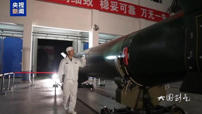 怎么做到一个人发射导弹?实拍火箭军极限条件训练