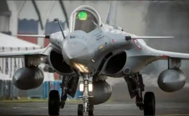 在黑夜中被凌空打爆！