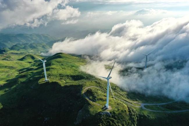 2020年9月，中国贵州省的风力发电机 新华网图