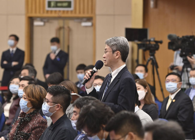 李克强总理出席记者会并回答中外记者提问