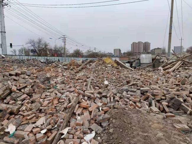 女子称隔离期间老宅被拆，事发一年仍不知是谁拆的