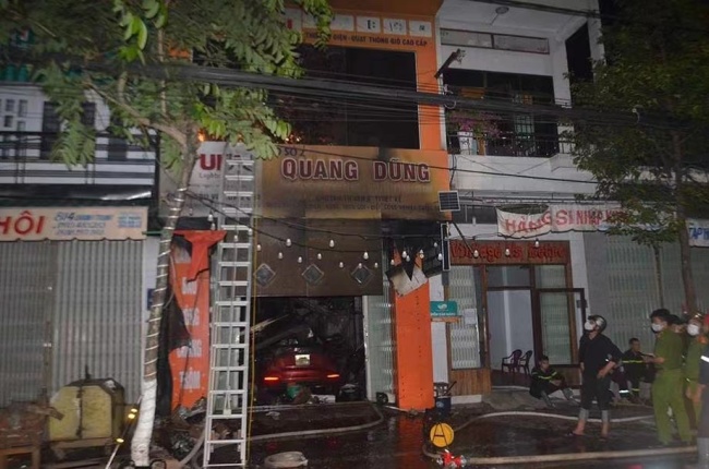 越南一电器店发生火灾致4人死亡
