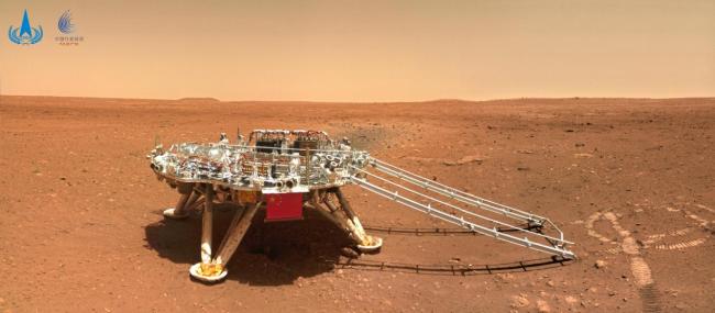 “祝融号”火星车拍摄的火星地貌照片公布