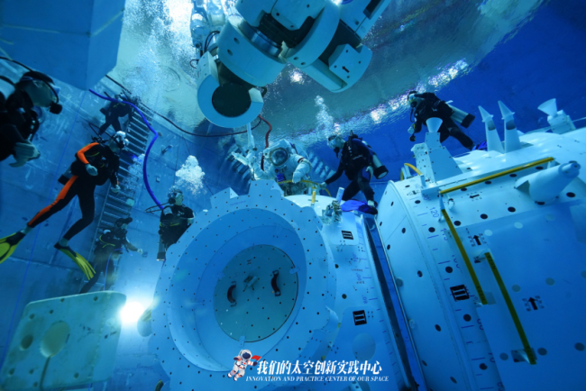 中国航天员水下训练大片，超燃！