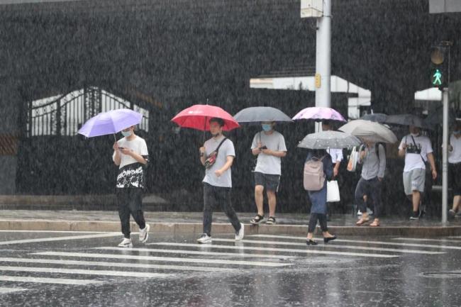 北京暴雨冲上热搜！今天的雨有多大→