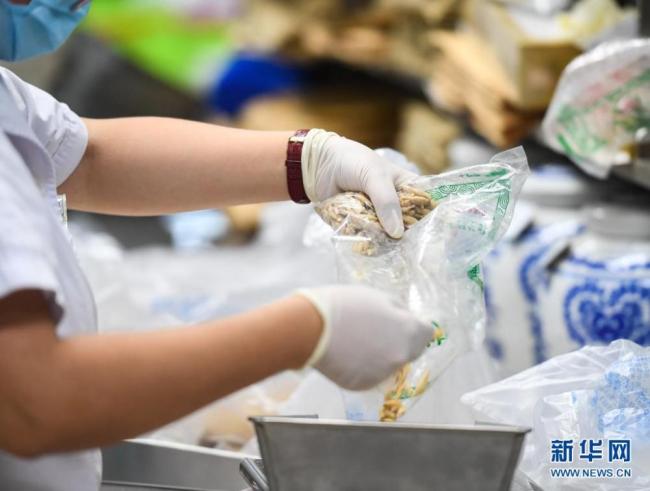 南京：中药汤剂助力抗疫