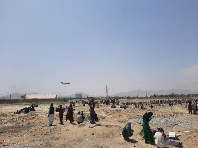 外媒：阿富汗喀布尔机场发生火灾 现场浓烟滚滚