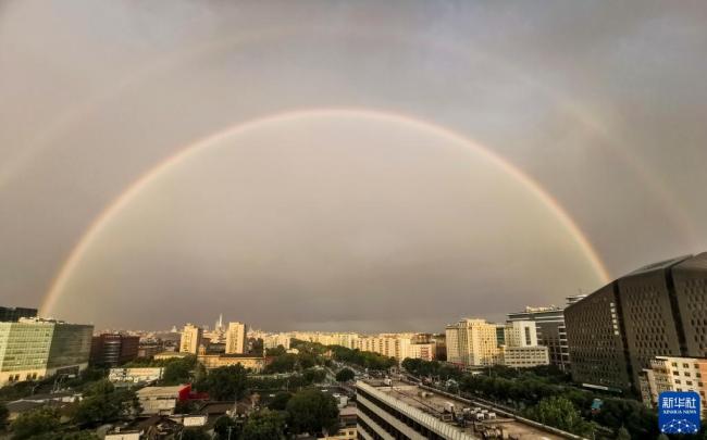 雨后北京现彩虹