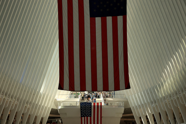 “9·11”事件将迎来20周年纪念日 纽约民众参观纪念馆