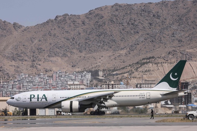 塔利班接管后首架外国商业航班降落喀布尔 机上约10人