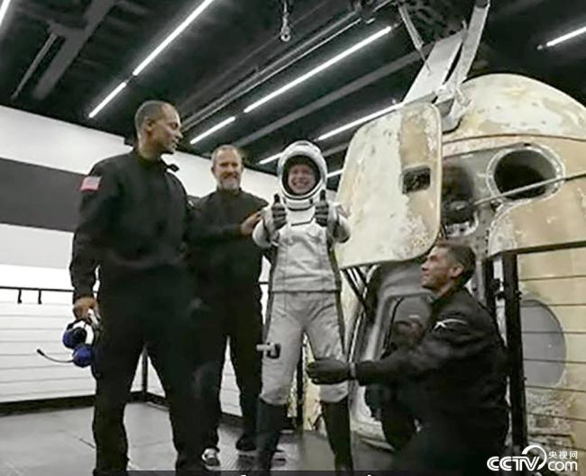 SpaceX全平民机组返回地球