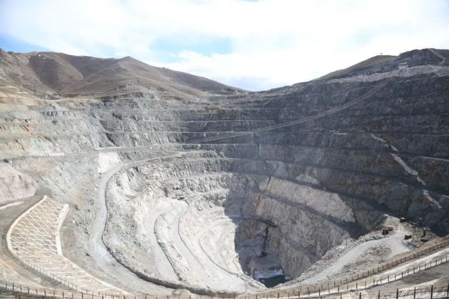 新疆地下136米，有座掏出来的水电站