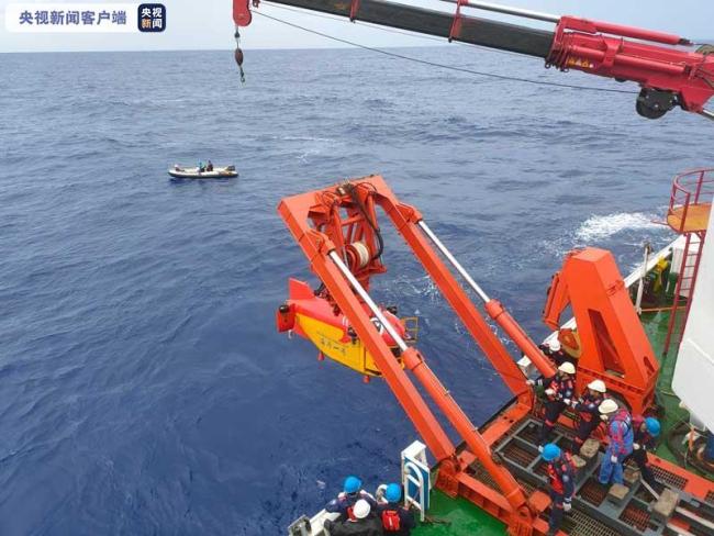 “奋斗者”号载人潜水器完成首次常规科考应用航次