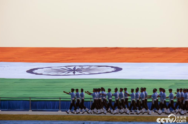 当地时间2021年10月8日，印度加济阿巴德，当地空军基地举行阅兵仪式。 人民视觉