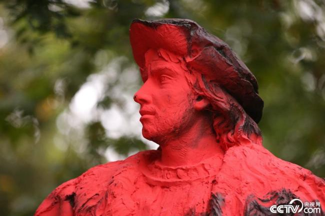 伦敦：哥伦布雕像被泼红油漆