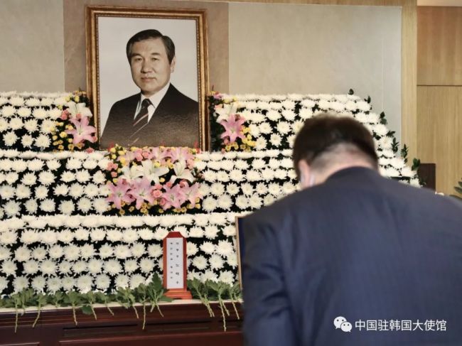 中国驻韩国大使吊唁已故韩国前总统卢泰愚