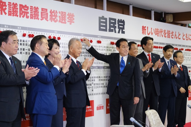 日本大选：自民党保住过半席位，岸田将继续执政