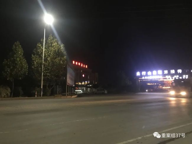11月16日晚上7点左右，赵冯冯遇难现场附近，少有行人。新京报记者 聂辉 摄
