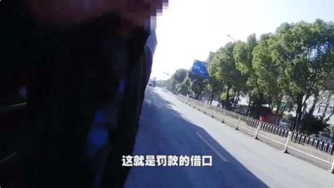 “压死人是我的事”，货车司机这句话让交警怒了