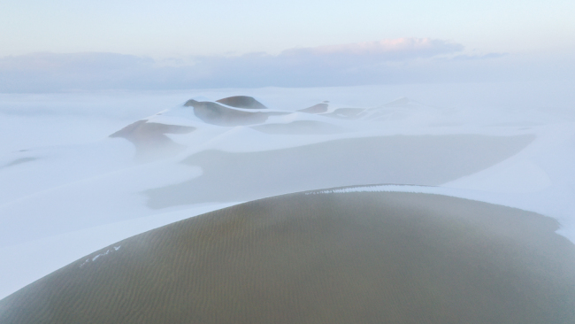 塔克拉玛干沙漠变“雪海” 专家：并不罕见