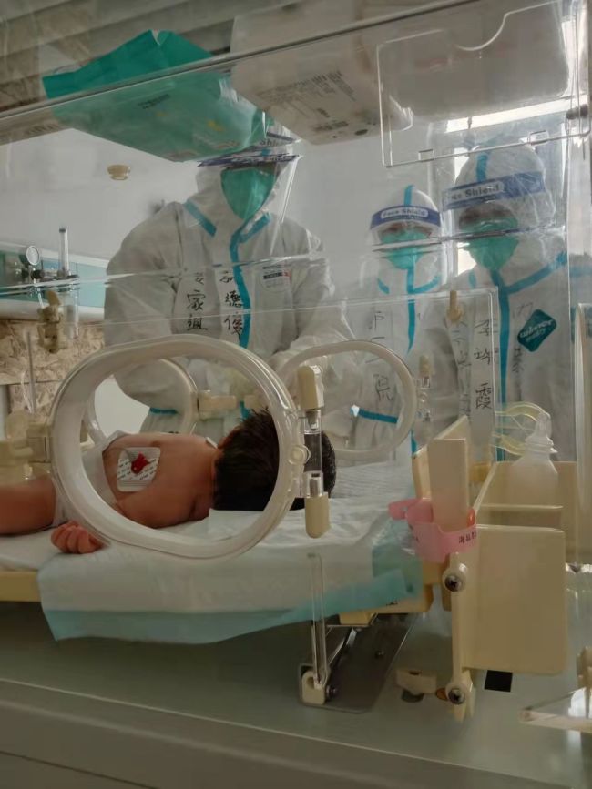 生命的力量——守护隔离病房内诞生的新生命
