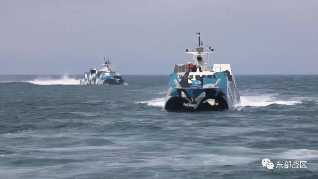开火！东部战区导弹快艇开展海上实战化训练