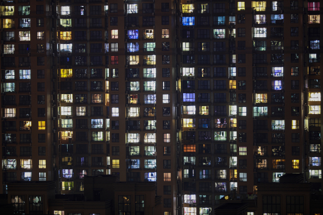西安：市民居家抗疫 住宅楼灯光几近全亮