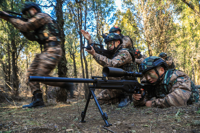 郑州一武警支队开展冬季大练兵活动