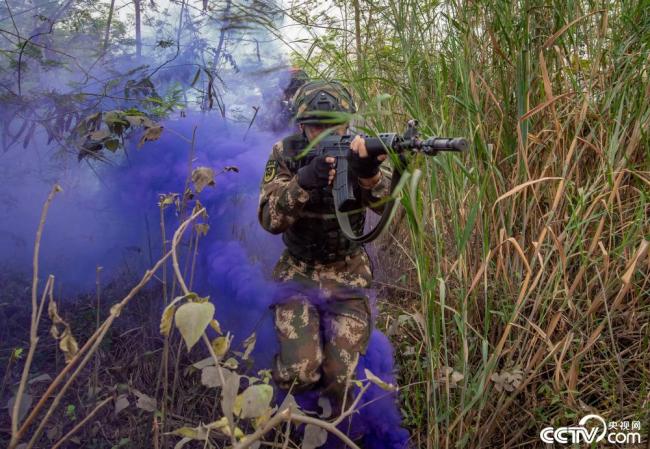 武警官兵实战化训练锤炼过硬本领