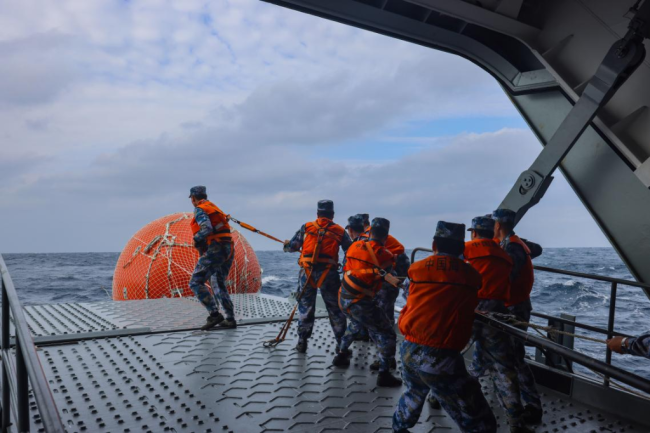 南部战区海军某登陆舰支队实战化训练掠影