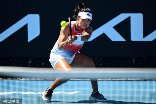 王蔷先失一盘 逆转对手晋级女单第三轮