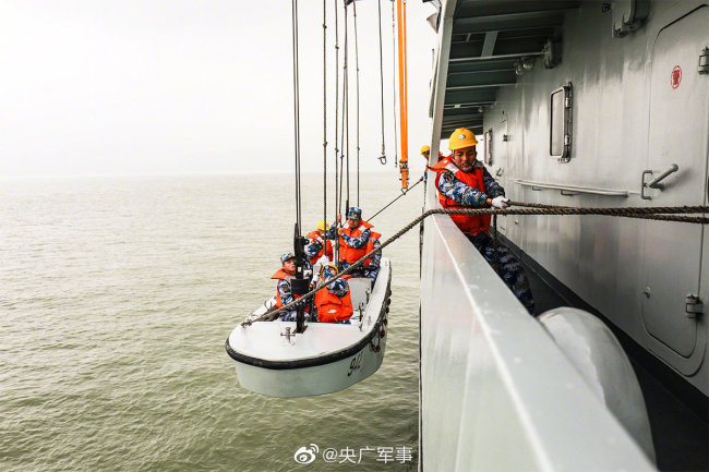 东部战区海军全要素登陆作战演练